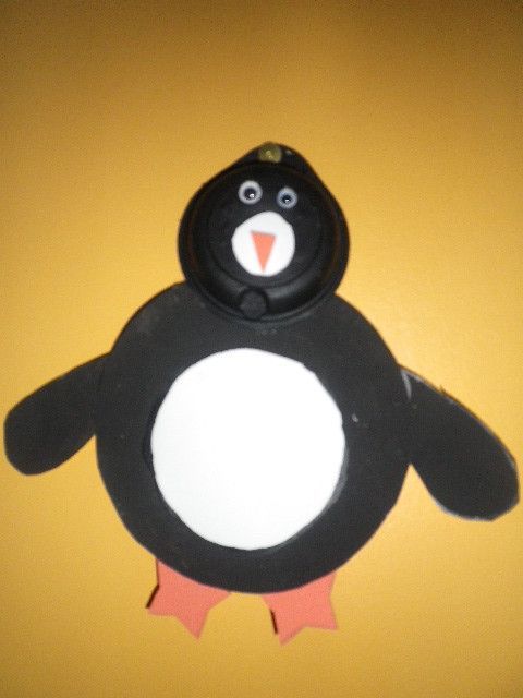 Pingouin réalisé avec un rouleau de papier wc 2011  Papier wc, Rouleau  papier toilette, Bricolage hiver maternelle